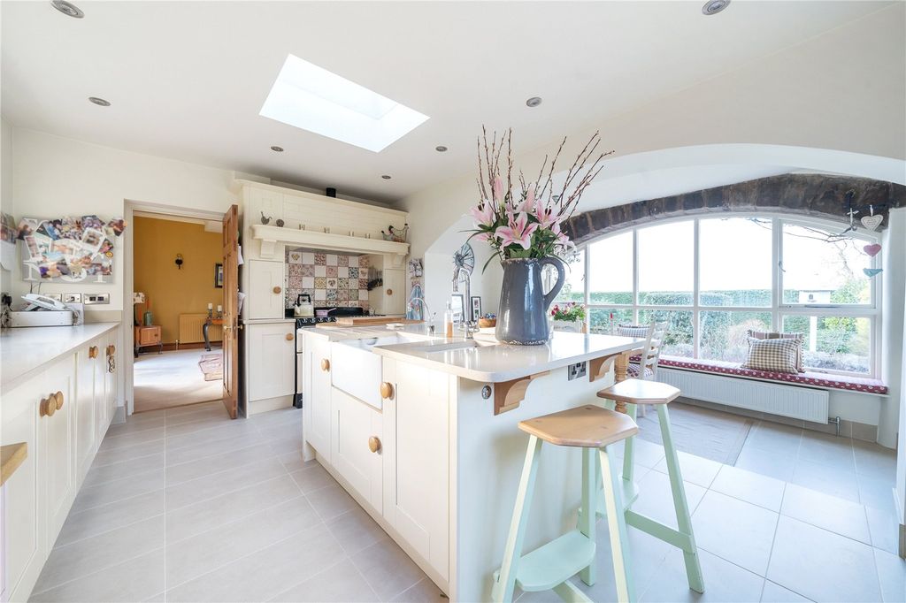 Property photo 3 of 37 Breakfast Kitchen