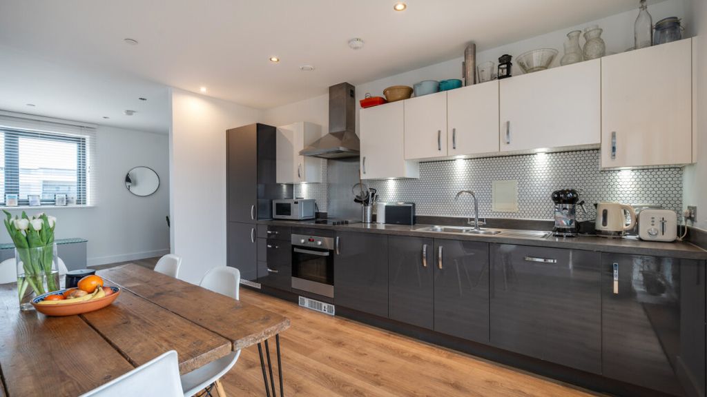 Property photo 2 of 21