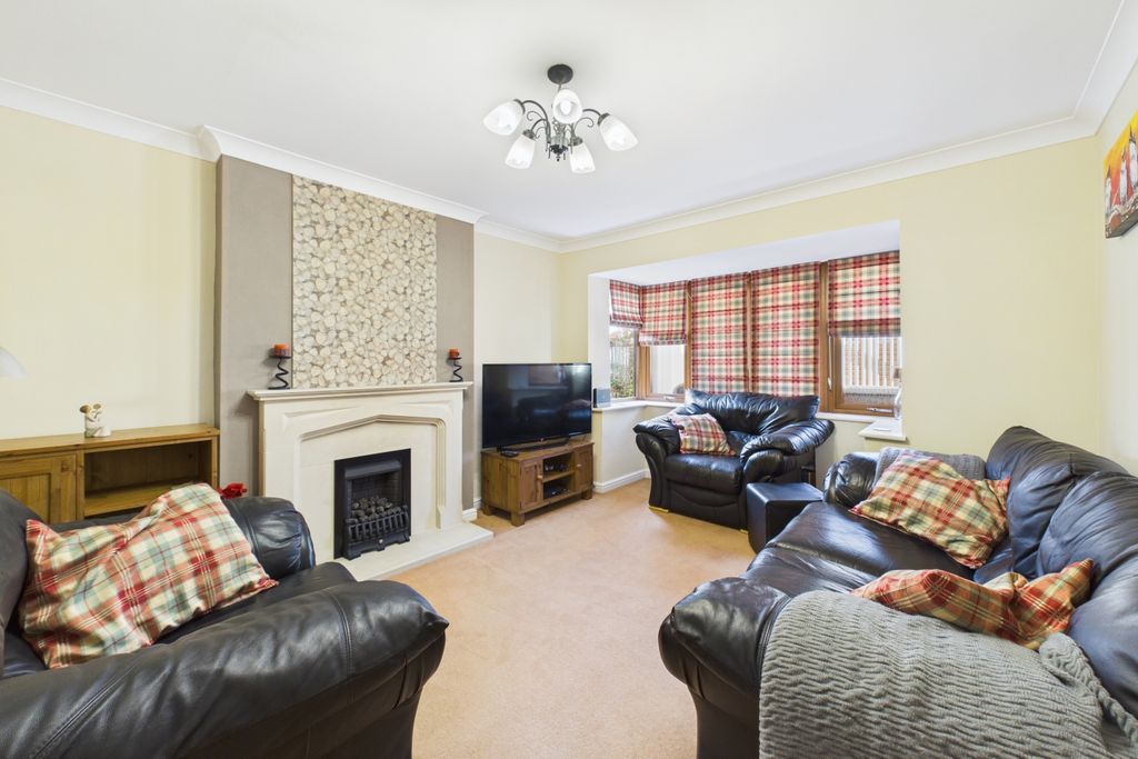 Property photo 2 of 24 Lounge