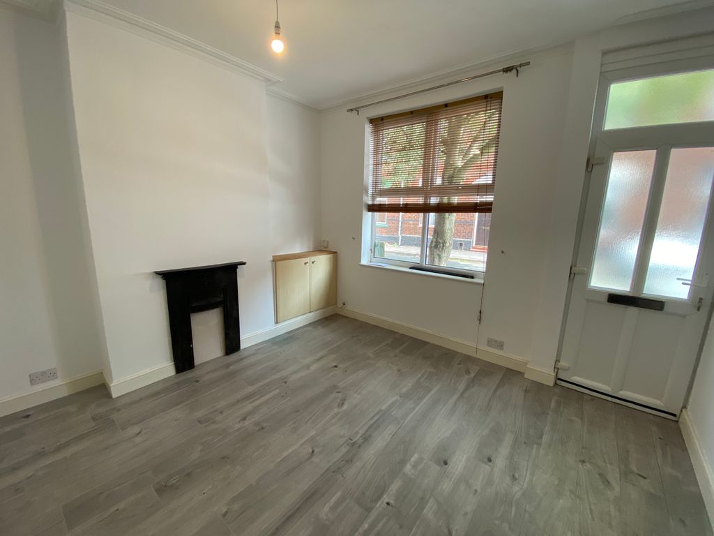 Property photo 2 of 10 Dining Room