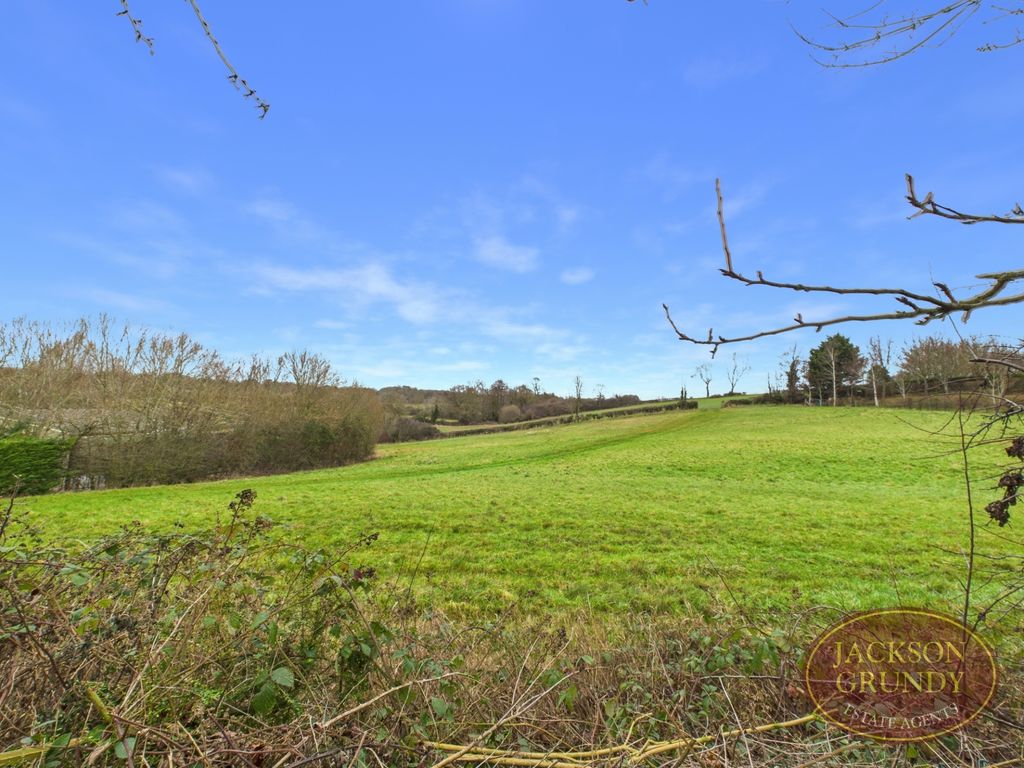 Property photo 2 of 16 Kings Lane