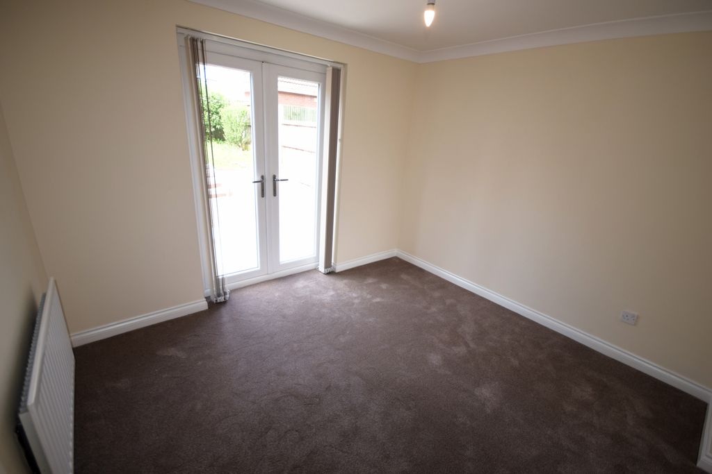 Property photo 3 of 15 Dining Room