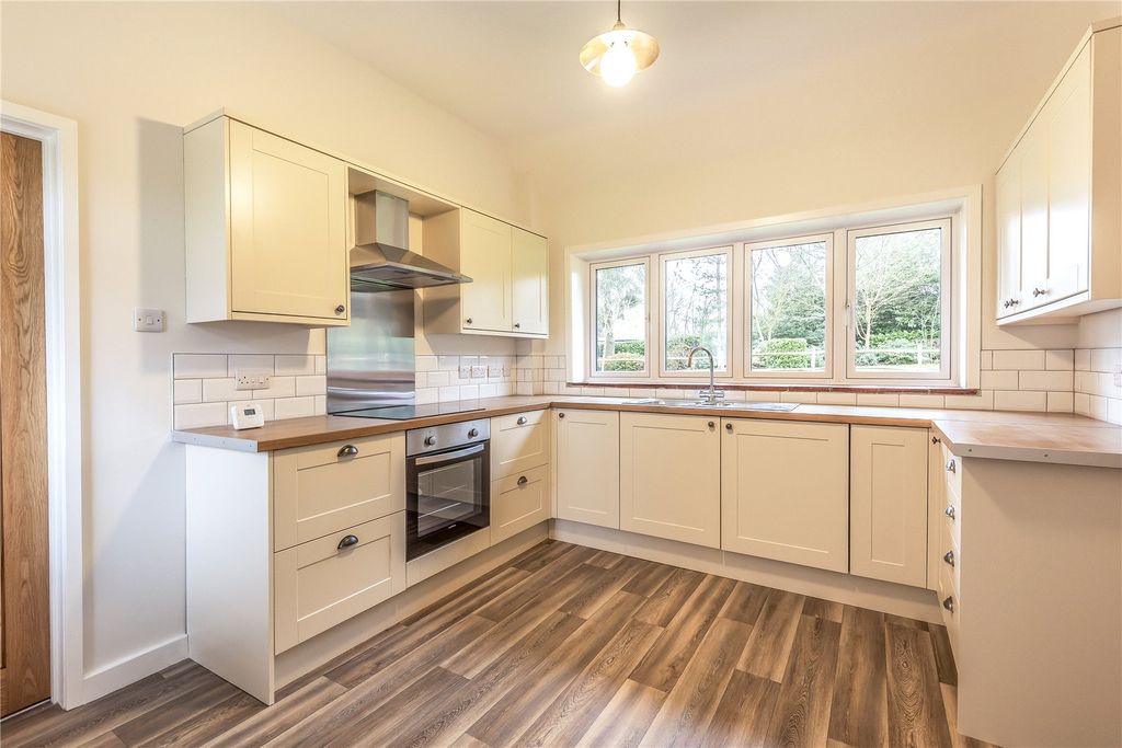 Property photo 3 of 8 Kitchen