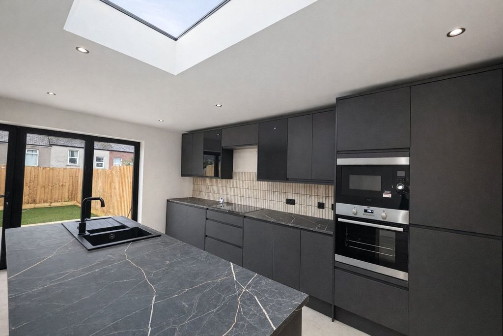 Property photo 2 of 14 Kitchen