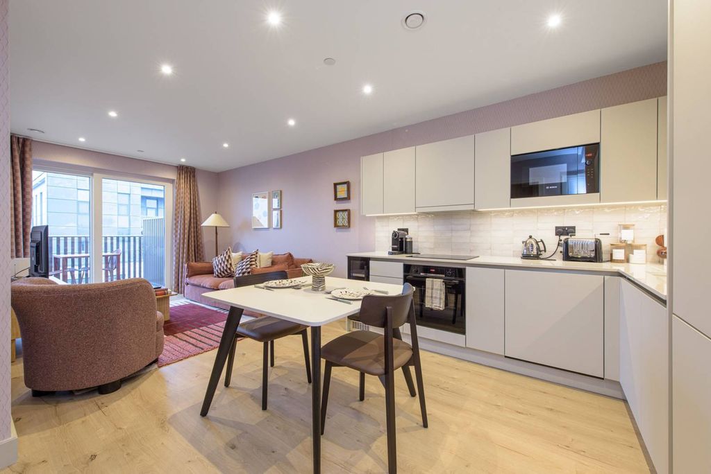 Property photo 2 of 28