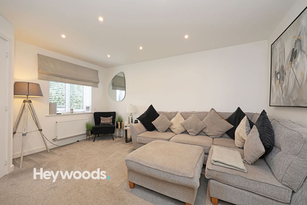 Property photo 2 of 39