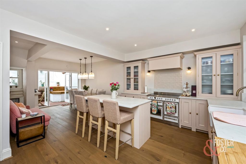 Property photo 2 of 21 St Nicholas Road, 39-013.Jpg