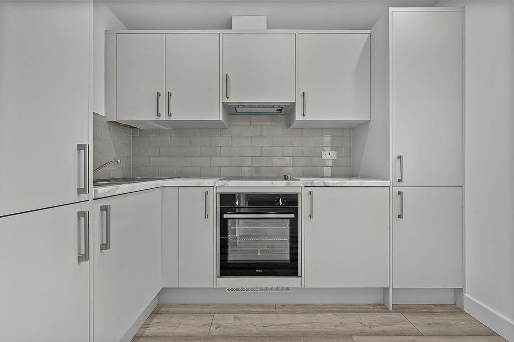Property photo 3 of 6 Kitchen