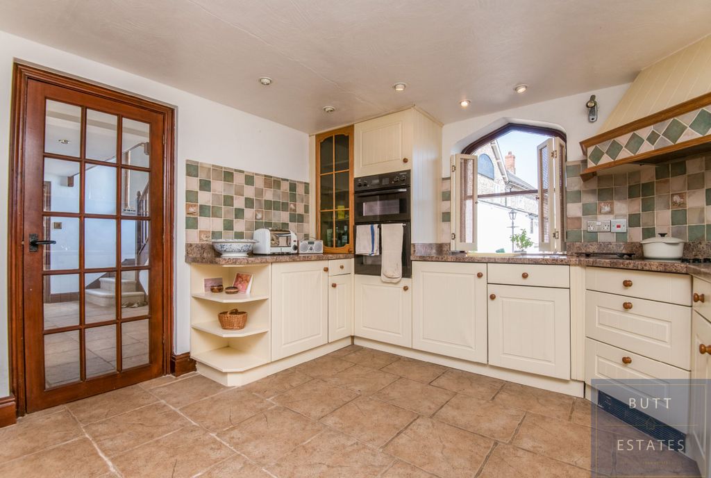 Property photo 3 of 17