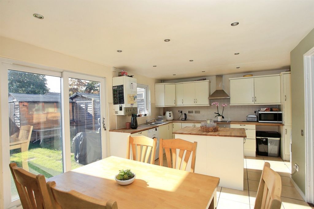 Property photo 1 of 17 Kitchen / Diner