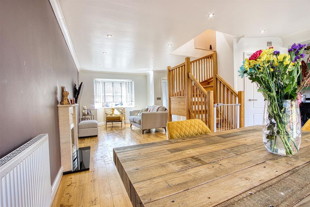 Property photo 3 of 30 Lounge Diner