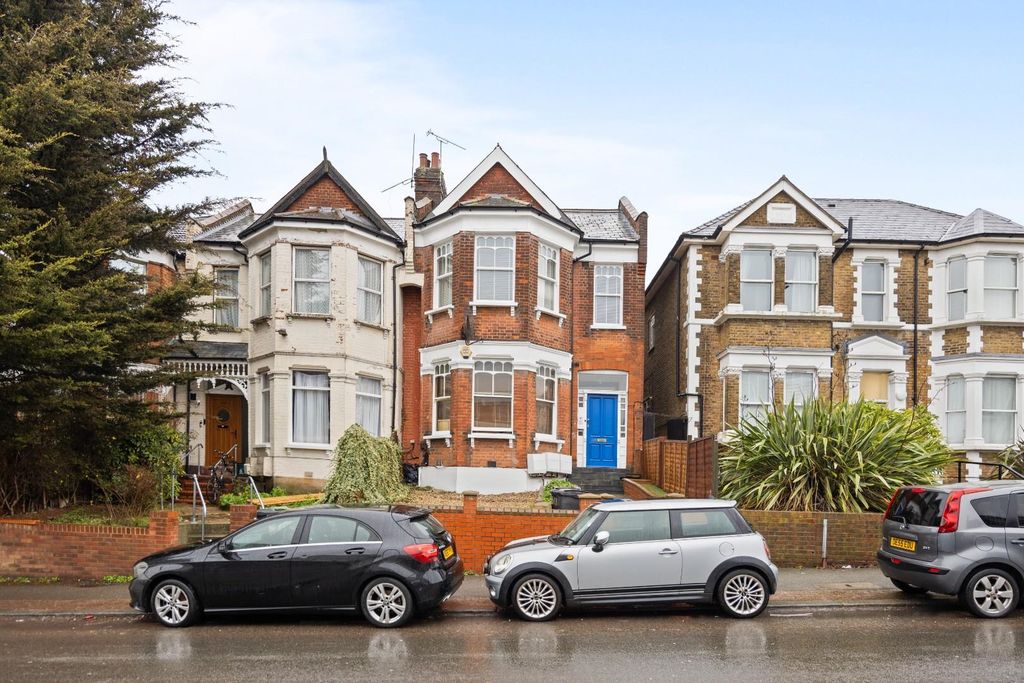 Property photo 3 of 6