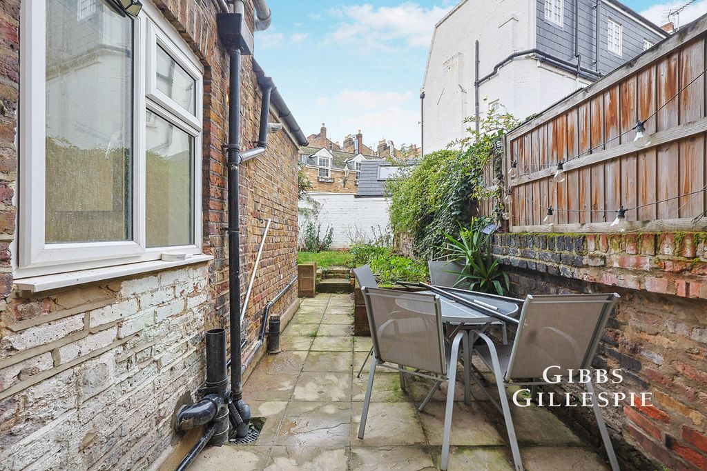 Property photo 2 of 11 Photo