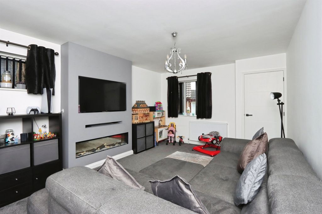 Property photo 2 of 14