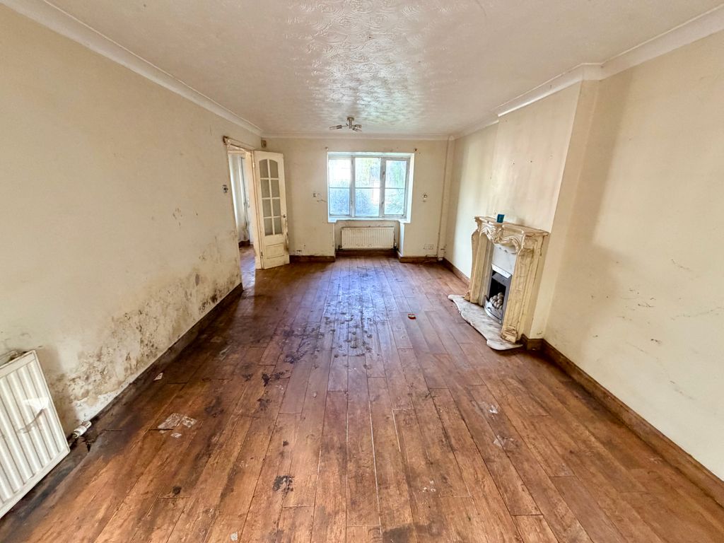 Property photo 3 of 20