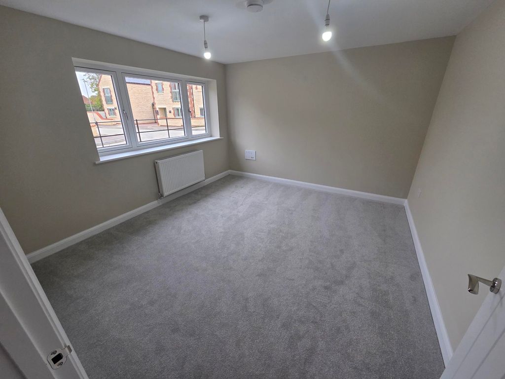 Property photo 3 of 16 Bedroom