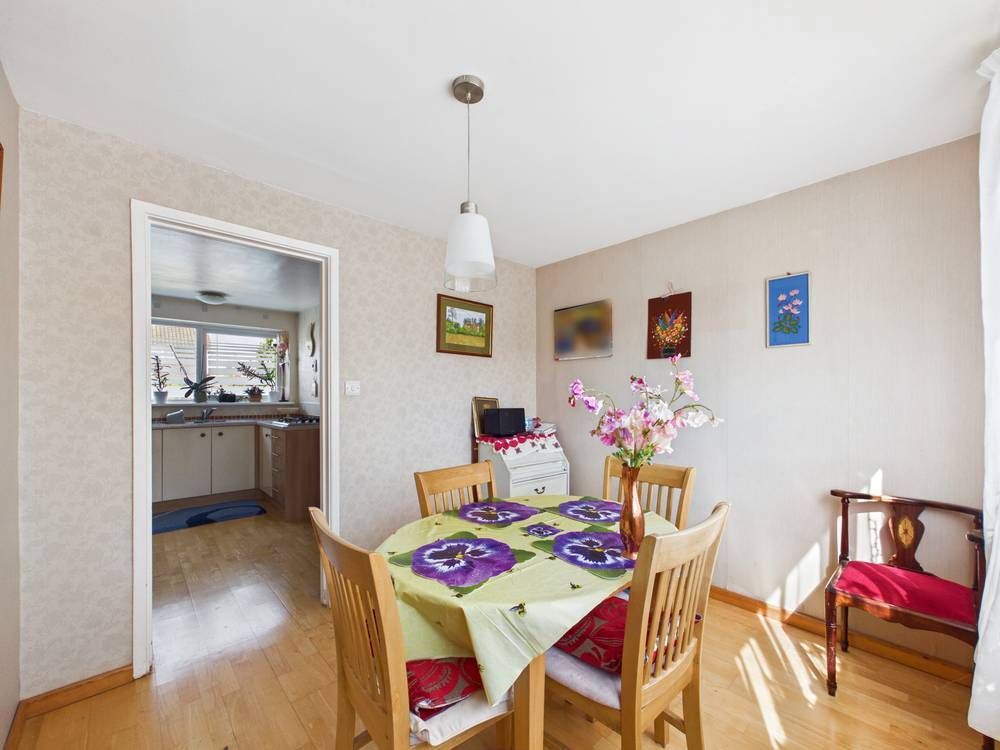 Property photo 2 of 20 Giraffe360-Still008