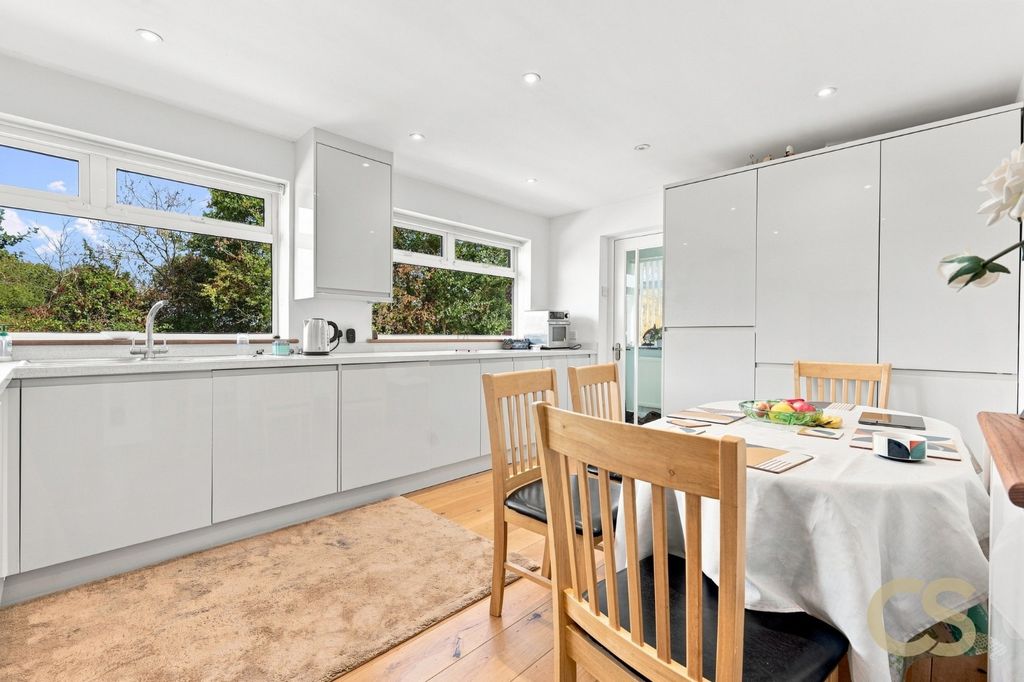 Property photo 2 of 19 5374814