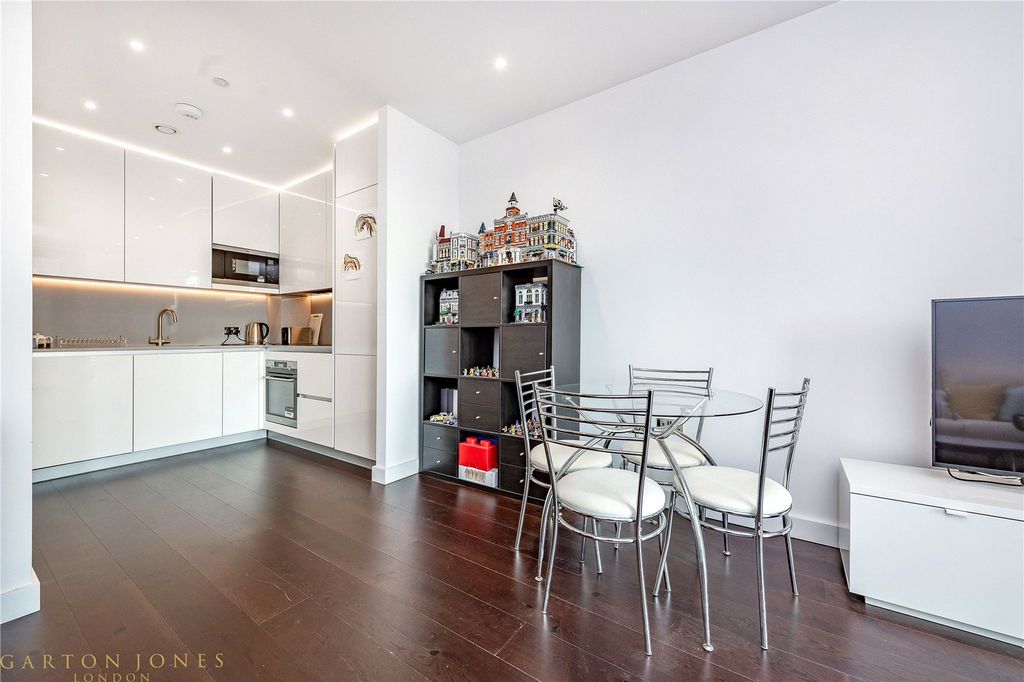 Property photo 3 of 22 Dining Area