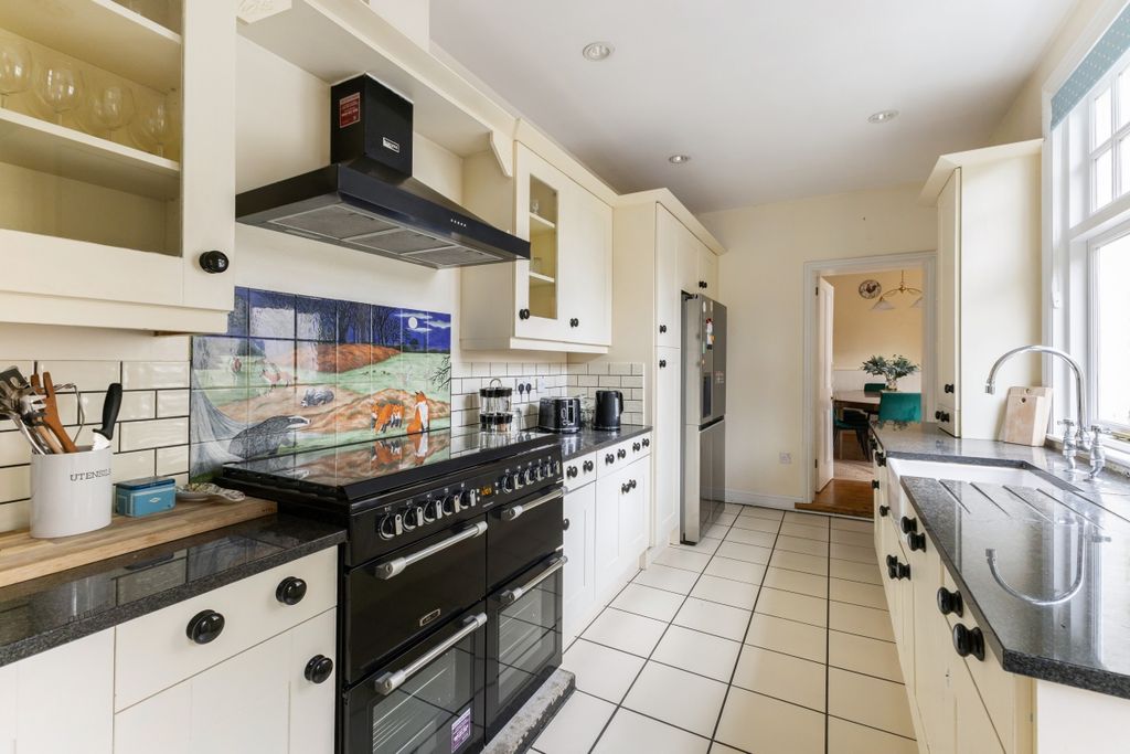 Property photo 3 of 23