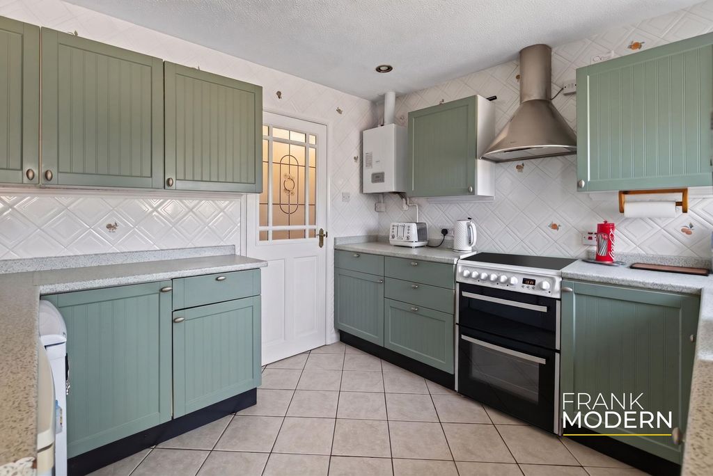 Property photo 3 of 32 Kitchen