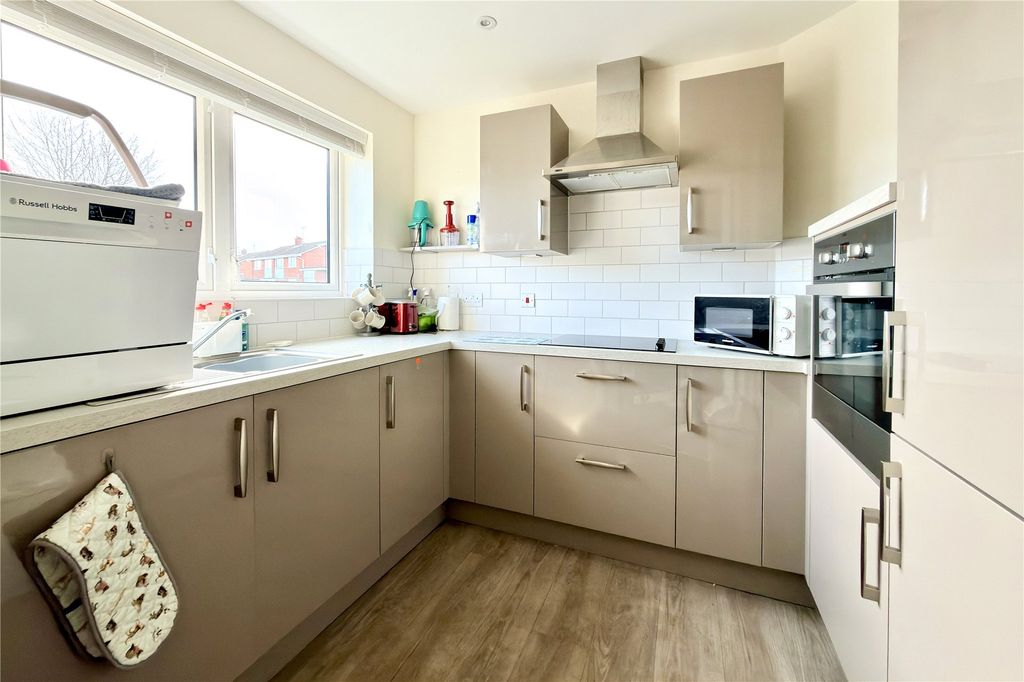 Property photo 3 of 16 Picture No. 15