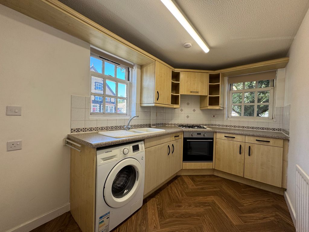 Property photo 2 of 11 Kitchen