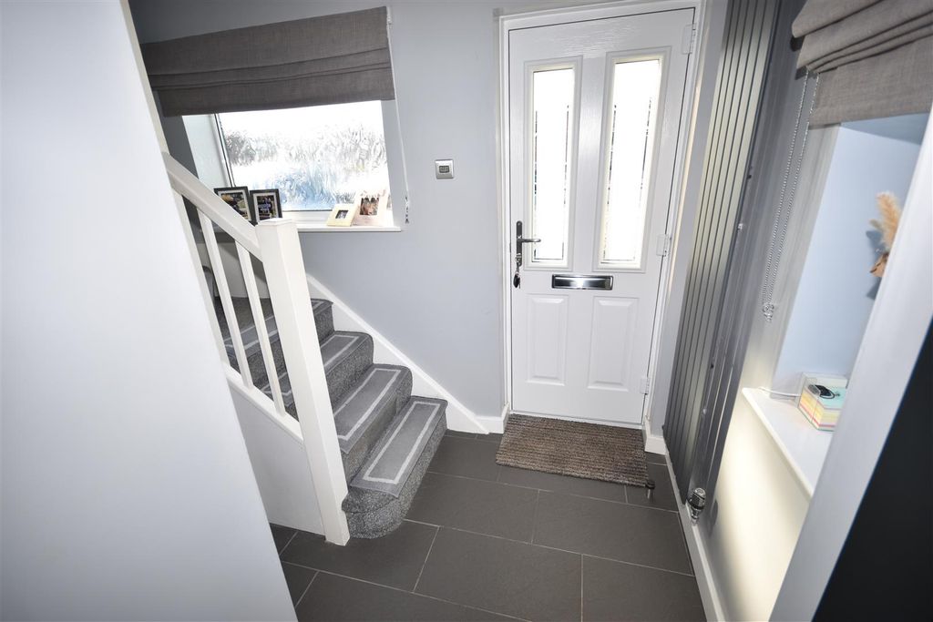 Property photo 3 of 18 Hall