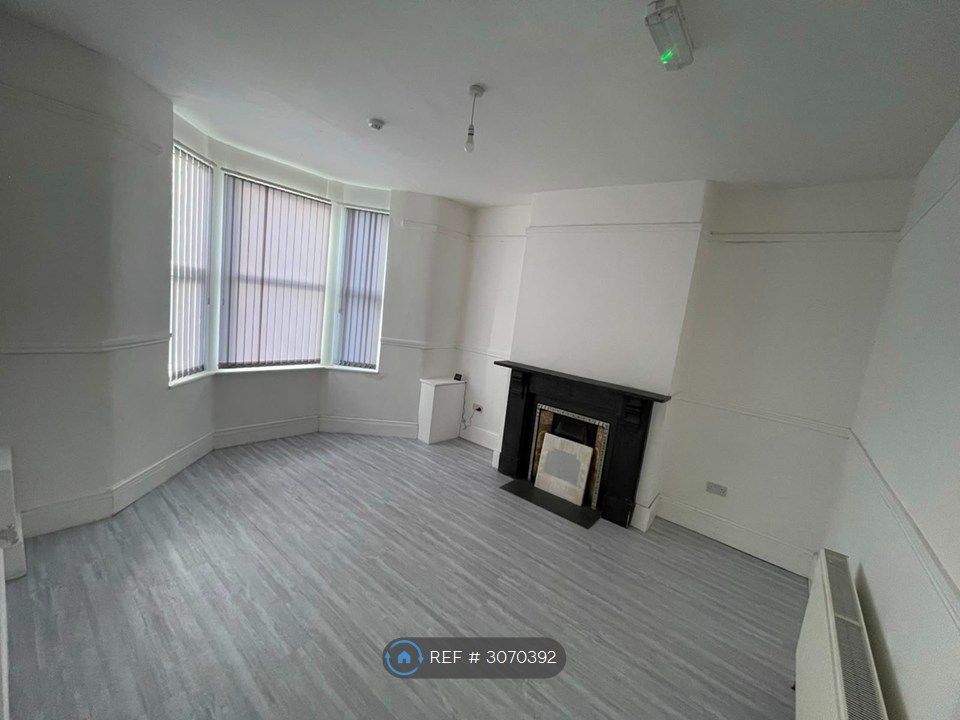 Property photo 2 of 10 Living Room