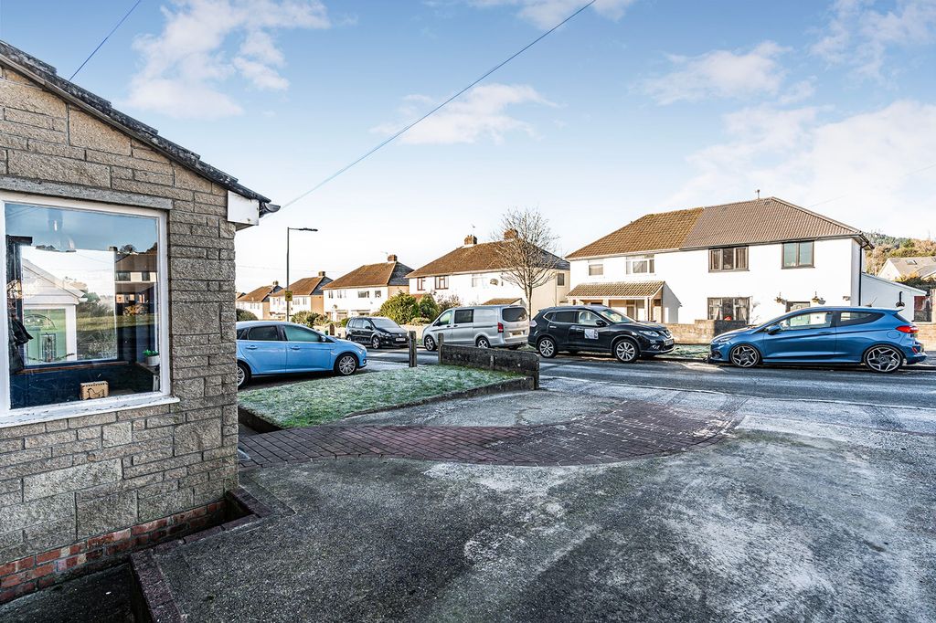 Property photo 2 of 31