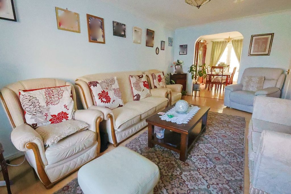 Property photo 3 of 37