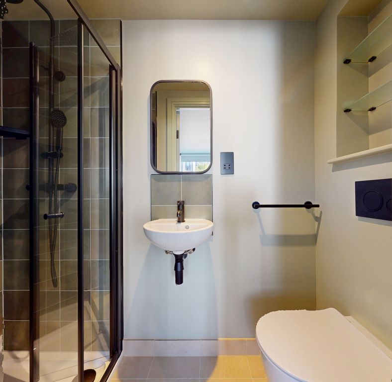 Property photo 3 of 24 Bathroom