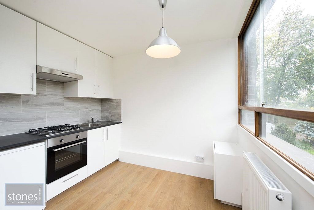 Property photo 2 of 6 Kitchen