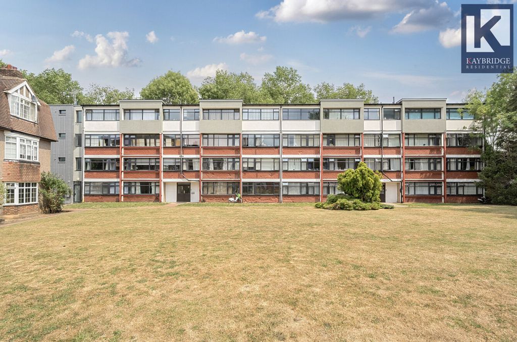 Property photo 2 of 18 Grange Mansions Kingston Road, Epsom - Kt17 2Ad