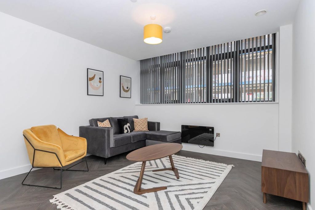 Property photo 2 of 14 Lounge