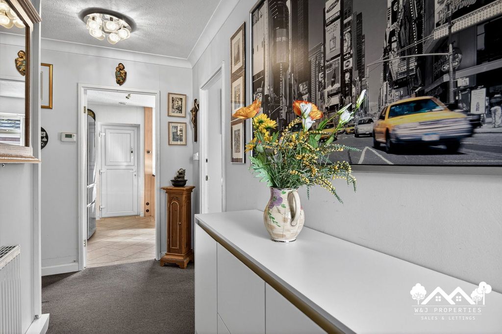 Property photo 3 of 36