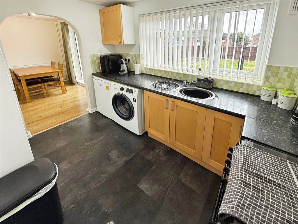 Property photo 3 of 19 Kitchen