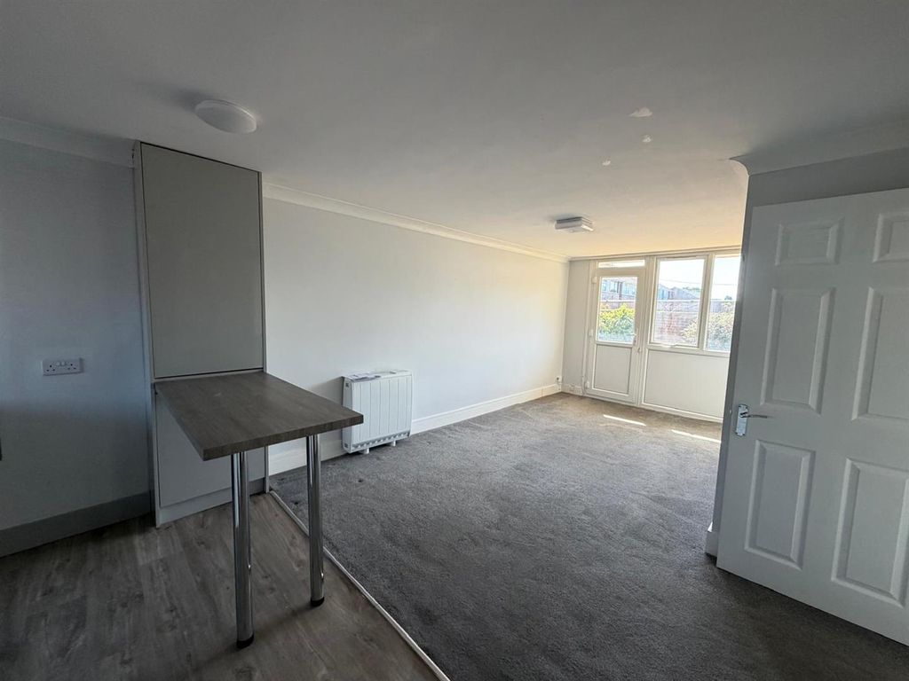 Property photo 2 of 17 Kitchen / Lounge Diner