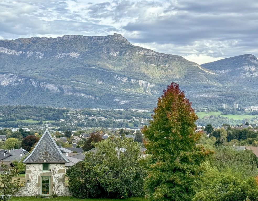 Property photo 1 of 32