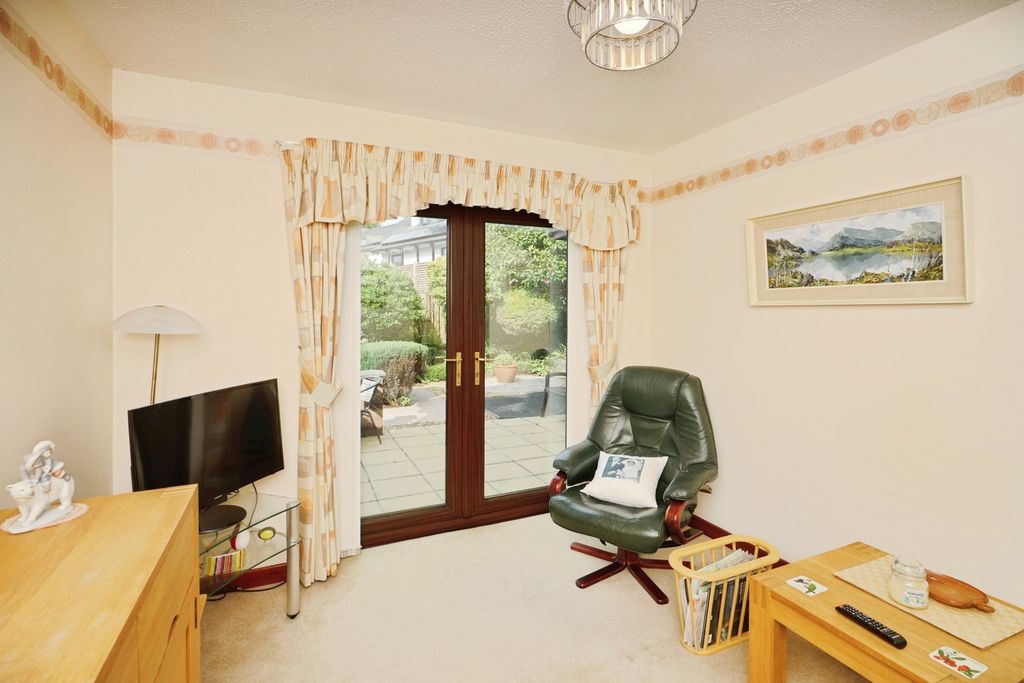 Property photo 3 of 17 Photo