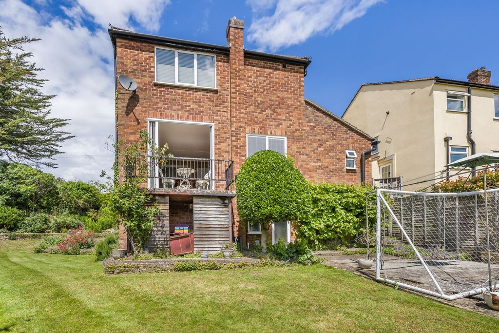 Property photo 2 of 24