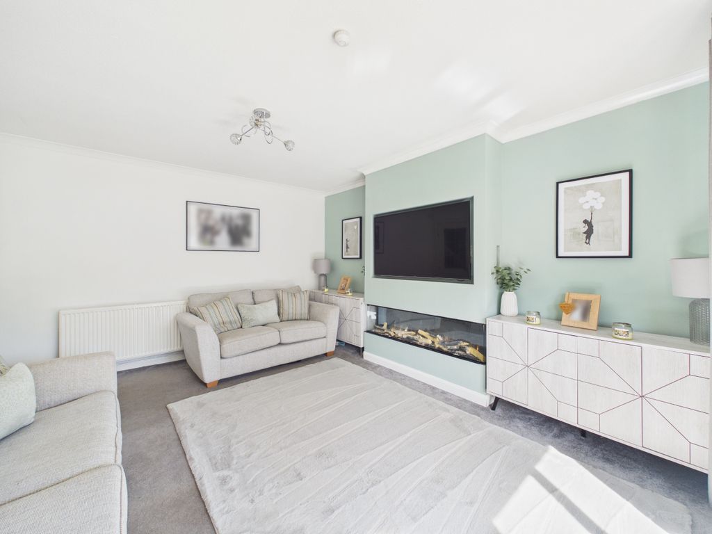 Property photo 3 of 27