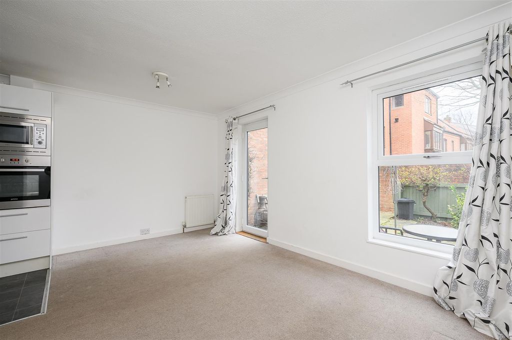 Property photo 3 of 15 Living