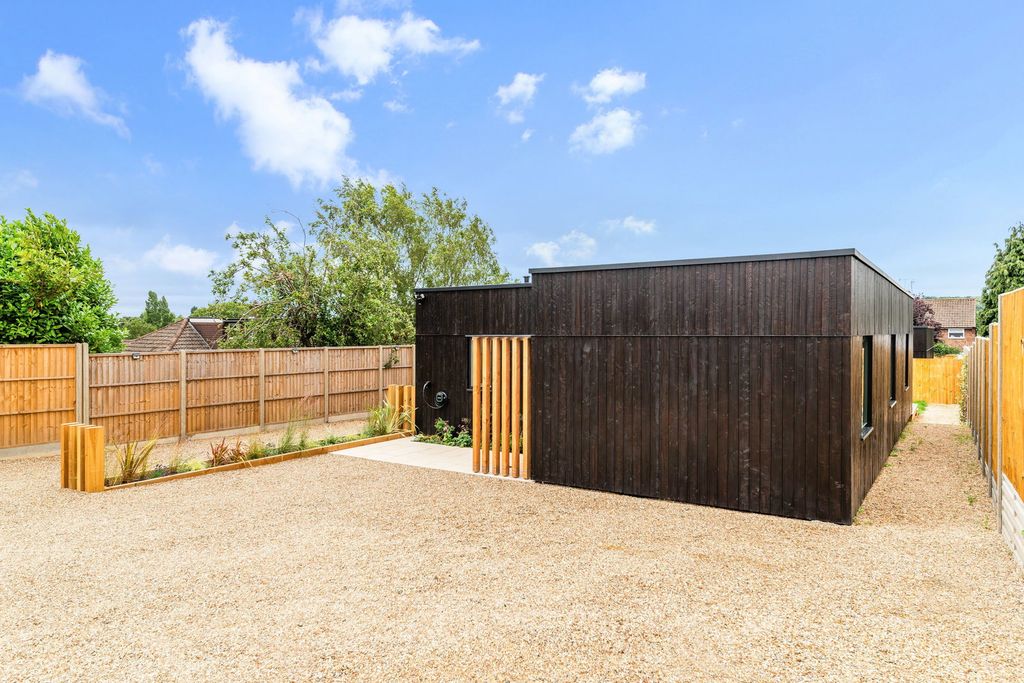 Additional image 26 of 2 bed bungalow for sale1 Garden Court, Godstone RH9