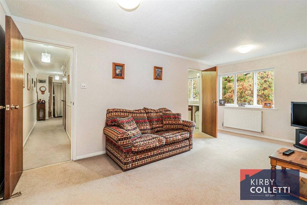 Property photo 3 of 13