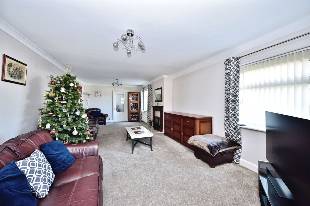 Property photo 2 of 20 Esmcolour-13