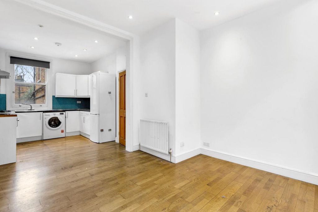 Property photo 3 of 15 Kitchen/Reception