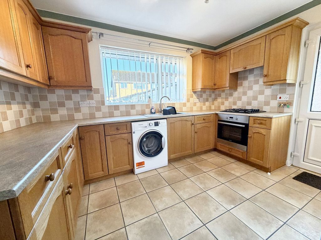 Property photo 3 of 14 Kitchen