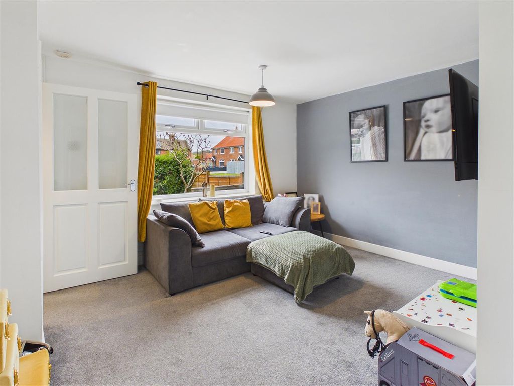 Property photo 2 of 12 Lounge