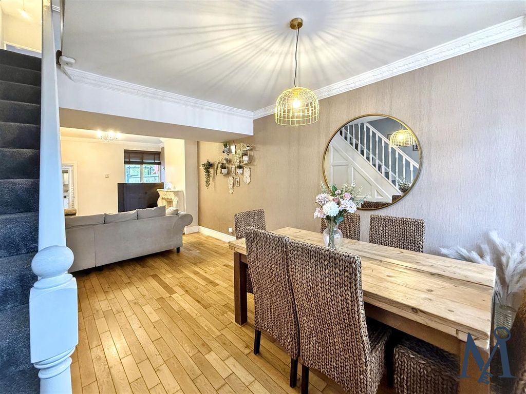 Property photo 2 of 24 Living Room / Diner